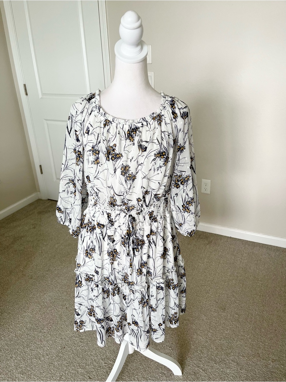 Like New Ryan Michelle White Floral Tiered Mini Dress Size Large